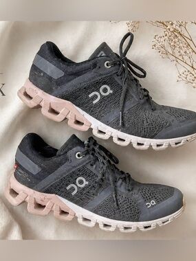 On Running cloud X women’s sneakers gray black running shoes size 9 lightweight